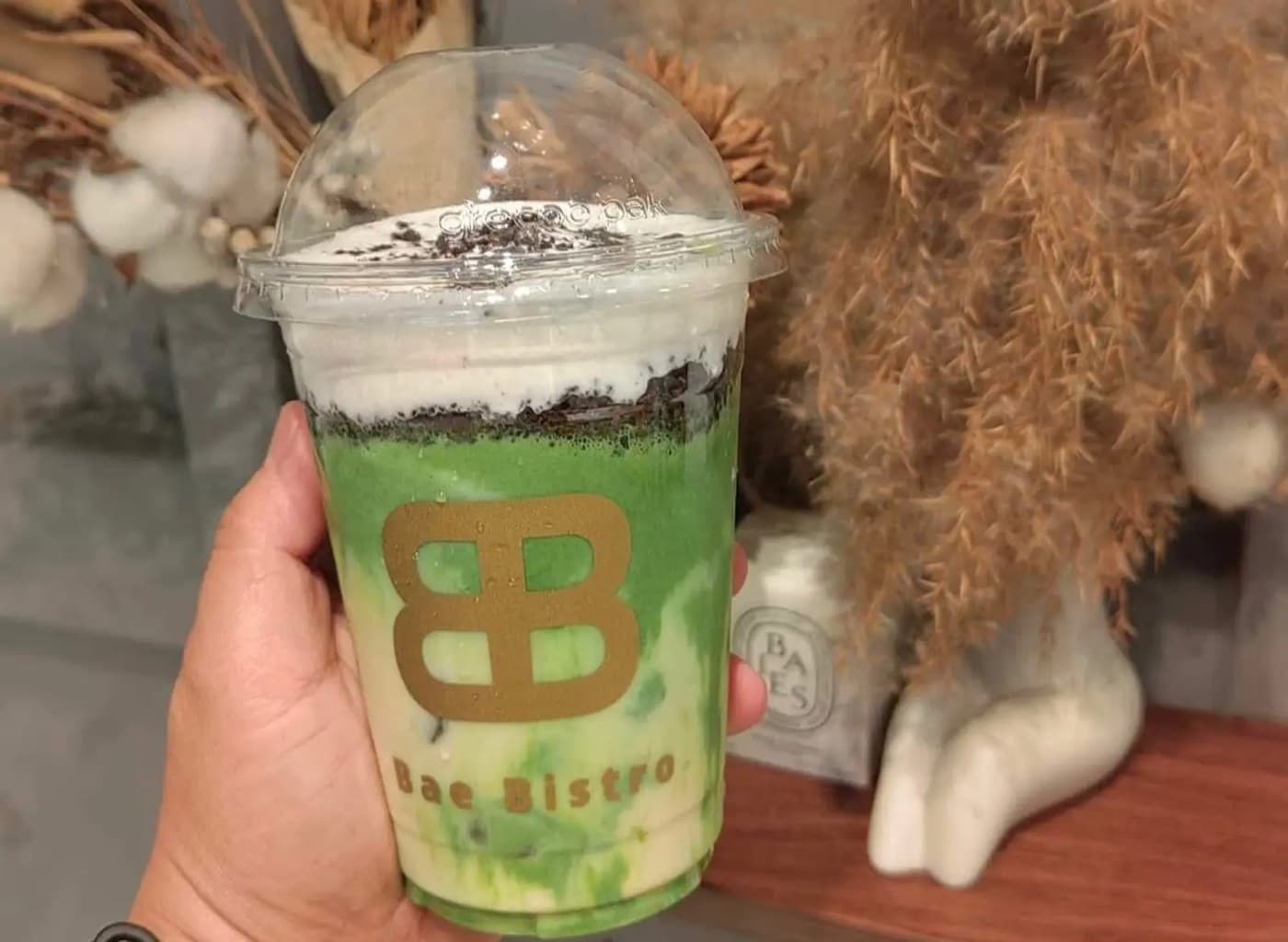 Iced Matcha Oreo (12 Oz)