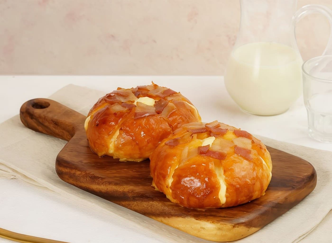 Cream Cheese Bacon Bun