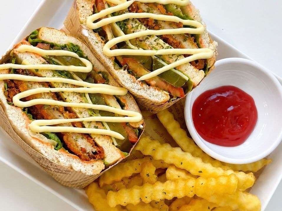 Chicken Sandwich with Fries