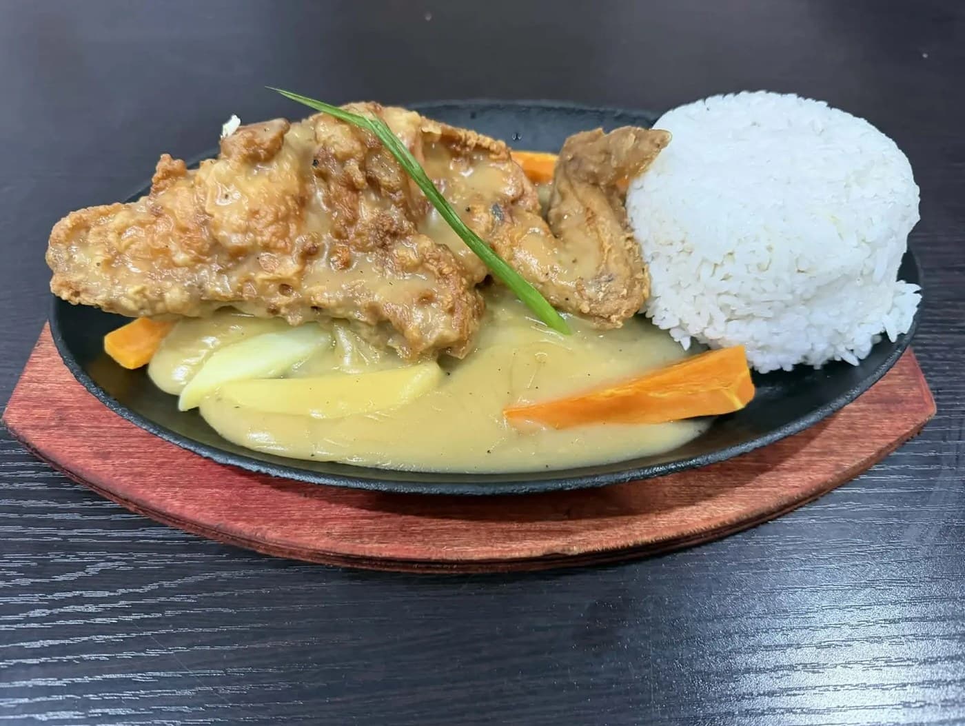 Sizzling Chicken with Iced Tea