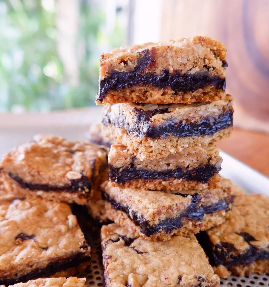 Revel Bar with Walnuts Box of 6